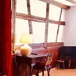Aux Deux Cigognes Амершвир